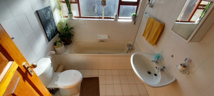 4 Bedroom Property for Sale in Noorsekloof Eastern Cape